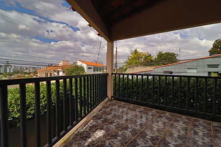 Casa para alugar com 300m², 3 quartos e 6 vagasSacada da Sala 2