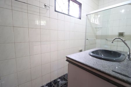 Casa para alugar com 300m², 3 quartos e 6 vagasBanheiro do Quarto 3
