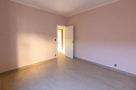 Casa à venda com 240m², 3 quartos e 5 vagasQuarto 2 suíte