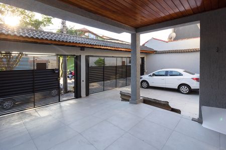 Garagem de casa à venda com 3 quartos, 240m² em Jardim Cocaia, Guarulhos