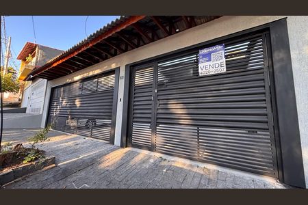 Fachada de casa à venda com 3 quartos, 240m² em Jardim Cocaia, Guarulhos