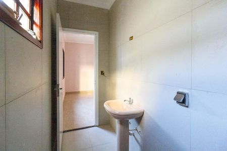 Casa à venda com 240m², 3 quartos e 5 vagasBanheiro do Quarto 2 suíte