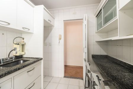 Apartamento à venda com 94m², 4 quartos e 2 vagas Apartamento à venda com 94m², 4 quartos e 2 vagasCozinha
