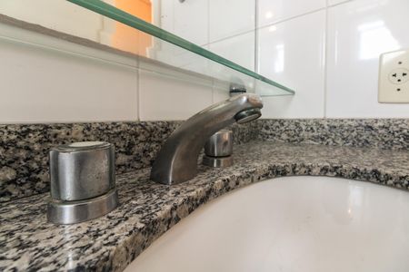 Apartamento à venda com 94m², 4 quartos e 2 vagas Apartamento à venda com 94m², 4 quartos e 2 vagasBanheiro Suíte