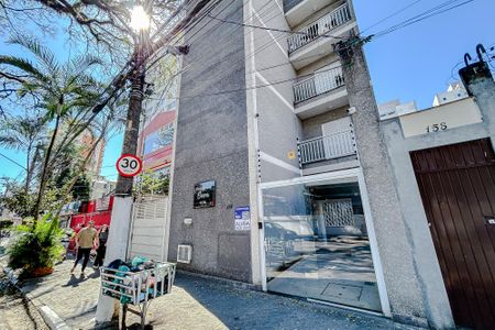 Fachada com Plaquinha de apartamento para alugar com 2 quartos, 40m² em Parque São Jorge, São Paulo