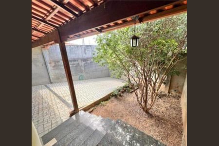 Casa à venda com 3 quartos, 262m² em Lúcio de Abreu, Contagem