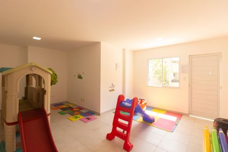 Apartamento à venda com 48m², 2 quartos e 1 vaga Apartamento à venda com 48m², 2 quartos e 1 vagaÁrea comum - Playground