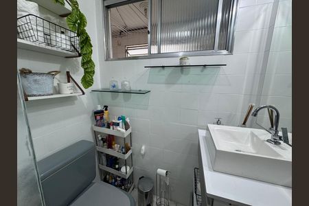 Banheiro de apartamento à venda com 3 quartos, 63m² em Piratininga, Osasco
