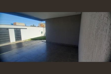 Casa à venda com 3 quartos, 135m² em Condomínio Marlene, Goiânia