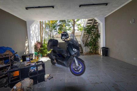 Garagem de casa para alugar com 3 quartos, 300m² em Chácara Seis de Outubro, São Paulo