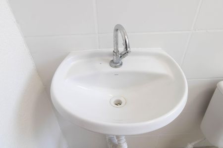 Banheiro de apartamento para alugar com 2 quartos, 48m² em Campo Grande, Rio de Janeiro