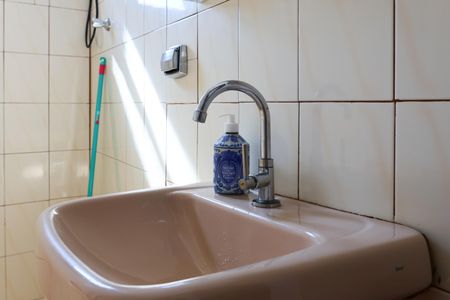 Casa para alugar com 50m², 2 quartos e 1 vaga Casa para alugar com 50m², 2 quartos e 1 vagaBanheiro