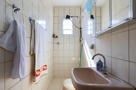 Casa para alugar com 50m², 2 quartos e 1 vaga Casa para alugar com 50m², 2 quartos e 1 vagaBanheiro