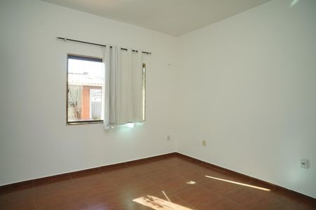 Quarto 1 de casa de condomínio para alugar com 5 quartos, 252m² em Itaupuaçu, Maricá