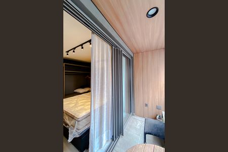 Varanda de kitnet/studio à venda com 1 quarto, 25m² em Vila Regente Feijó, São Paulo