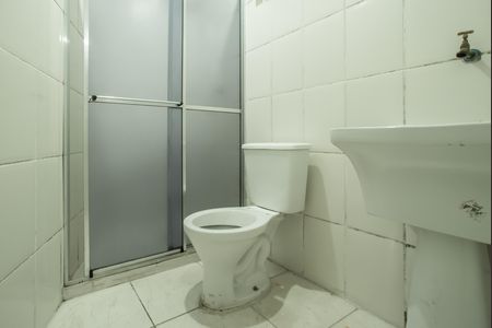 Banheiro de kitnet/studio para alugar com 1 quarto, 24m² em Vila Clementino, São Paulo