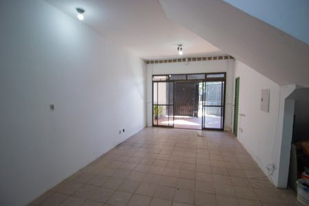 Casa à venda com 2 quartos, 150m² em Csg 18, Brasília