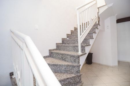 Casa para alugar com 109m², 3 quartos e 2 vagas Casa para alugar com 109m², 3 quartos e 2 vagasEscada