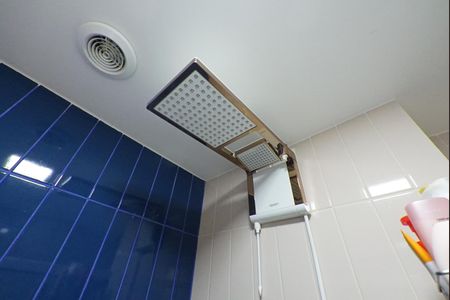 Banheiro de kitnet/studio para alugar com 1 quarto, 27m² em Vila Dom Pedro I, São Paulo