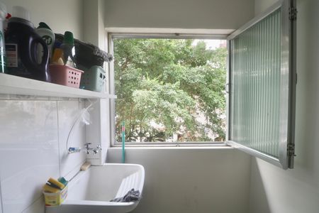 Área de Serviço de apartamento para alugar com 2 quartos, 50m² em Vila Alzira, Guarujá