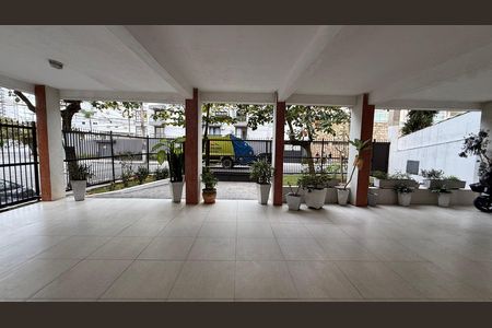 Fachada de apartamento para alugar com 2 quartos, 50m² em Vila Alzira, Guarujá