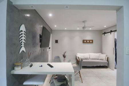 Cozinha de apartamento para alugar com 2 quartos, 50m² em Vila Alzira, Guarujá
