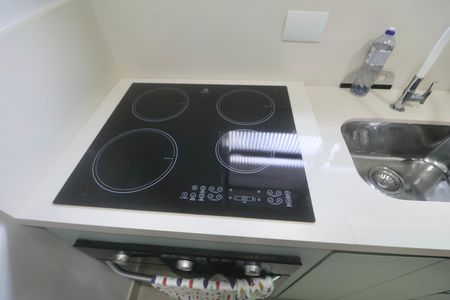 Cozinha de apartamento para alugar com 2 quartos, 50m² em Vila Alzira, Guarujá