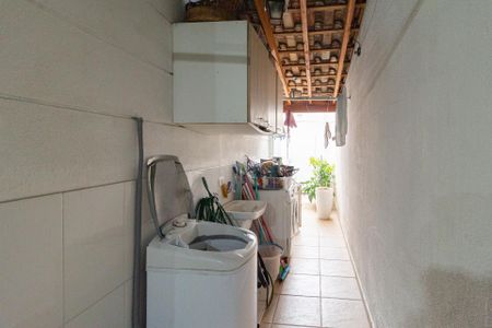 Área de serviço de casa de condomínio para alugar com 3 quartos, 120m² em Chácara Quiriri, Carapicuíba