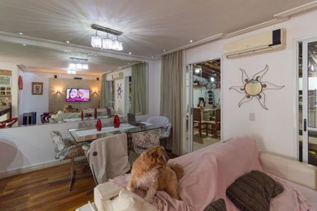 Sala de casa de condomínio para alugar com 3 quartos, 120m² em Chácara Quiriri, Carapicuíba