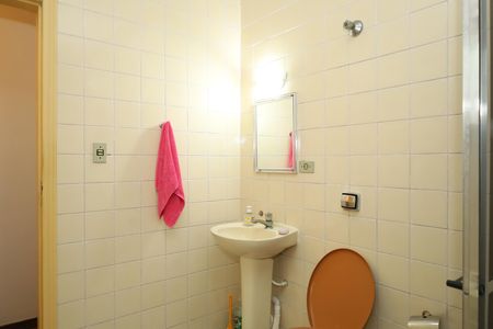 Casa à venda com 312m², 6 quartos e 6 vagasBanheiro 2