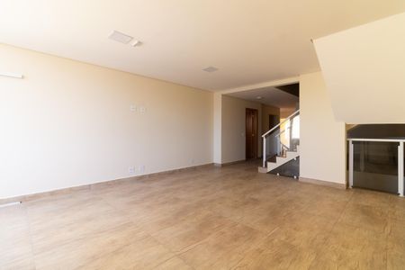 Casa para alugar com 277m², 3 quartos e 3 vagas Casa para alugar com 277m², 3 quartos e 3 vagasSala
