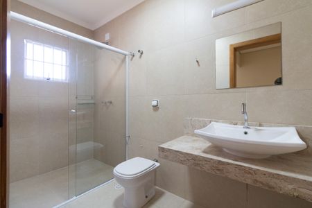 Casa para alugar com 277m², 3 quartos e 3 vagas Casa para alugar com 277m², 3 quartos e 3 vagasBanheiro da Suíte 2