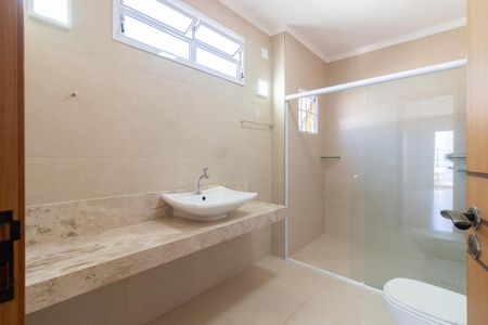 Casa para alugar com 277m², 3 quartos e 3 vagas Casa para alugar com 277m², 3 quartos e 3 vagasBanheiro da Suíte 3
