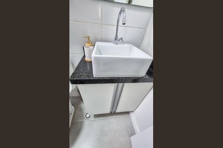 Apartamento à venda com 49m², 2 quartos e 1 vaga Apartamento à venda com 49m², 2 quartos e 1 vagaBanheiro