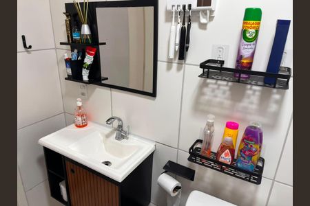 Banheiro social de apartamento à venda com 2 quartos, 33m² em Jardim Bandeirantes, São Paulo