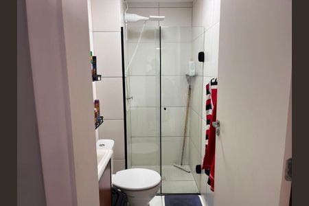 Banheiro social de apartamento à venda com 2 quartos, 33m² em Jardim Bandeirantes, São Paulo