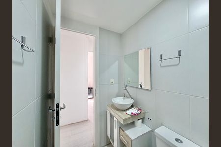 Apartamento à venda com 70m², 3 quartos e 1 vaga Apartamento à venda com 70m², 3 quartos e 1 vagaBanheiro