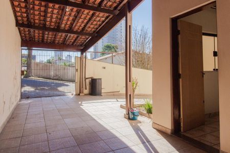 Garagem  de casa à venda com 3 quartos, 142m² em Jardim Pilar, Mauá