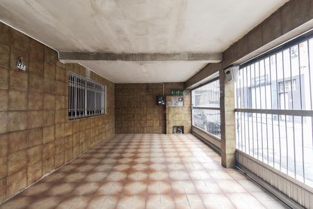 Garagem de casa à venda com 3 quartos, 200m² em Vila Vessoni, São Paulo