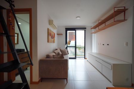 Sala de apartamento para alugar com 2 quartos, 75m² em Trindade, Florianópolis