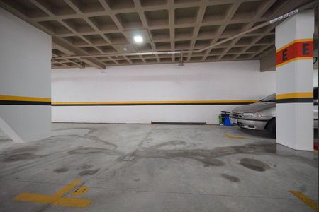 Garagem de apartamento para alugar com 2 quartos, 75m² em Trindade, Florianópolis