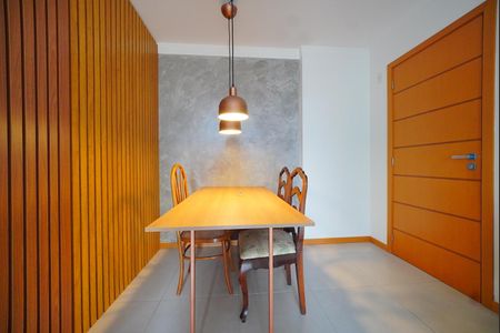 Apartamento para alugar com 75m², 2 quartos e 1 vagaSala
