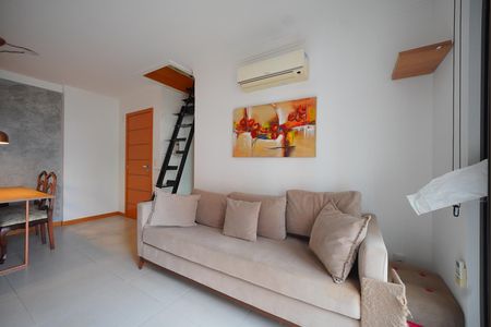 Sala de apartamento para alugar com 2 quartos, 75m² em Trindade, Florianópolis