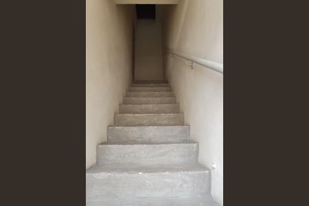 Escada de casa para alugar com 1 quarto, 45m² em Casa Verde Média, São Paulo