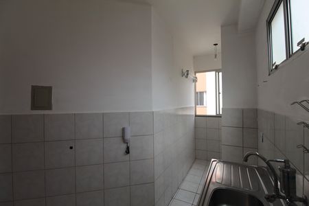 Cozinha e Área de Serviço de apartamento para alugar com 3 quartos, 49m² em Jardim Guanabara, Belo Horizonte