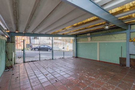 Garagem de casa à venda com 6 quartos, 250m² em Vila dos Remedios, São Paulo