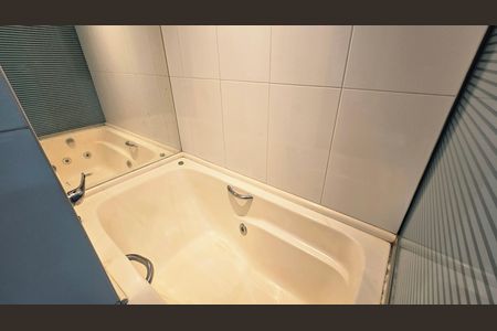 Banheiro de apartamento à venda com 4 quartos, 135m² em Santo Agostinho, Belo Horizonte