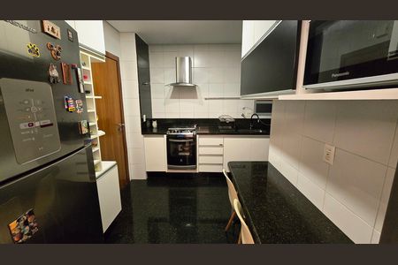 Cozinha de apartamento à venda com 4 quartos, 135m² em Santo Agostinho, Belo Horizonte