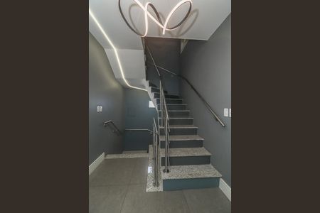 Escada de casa para alugar com 4 quartos, 337m² em Vila Jardim, Porto Alegre
