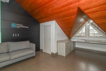 Sótão de casa para alugar com 4 quartos, 337m² em Vila Jardim, Porto Alegre